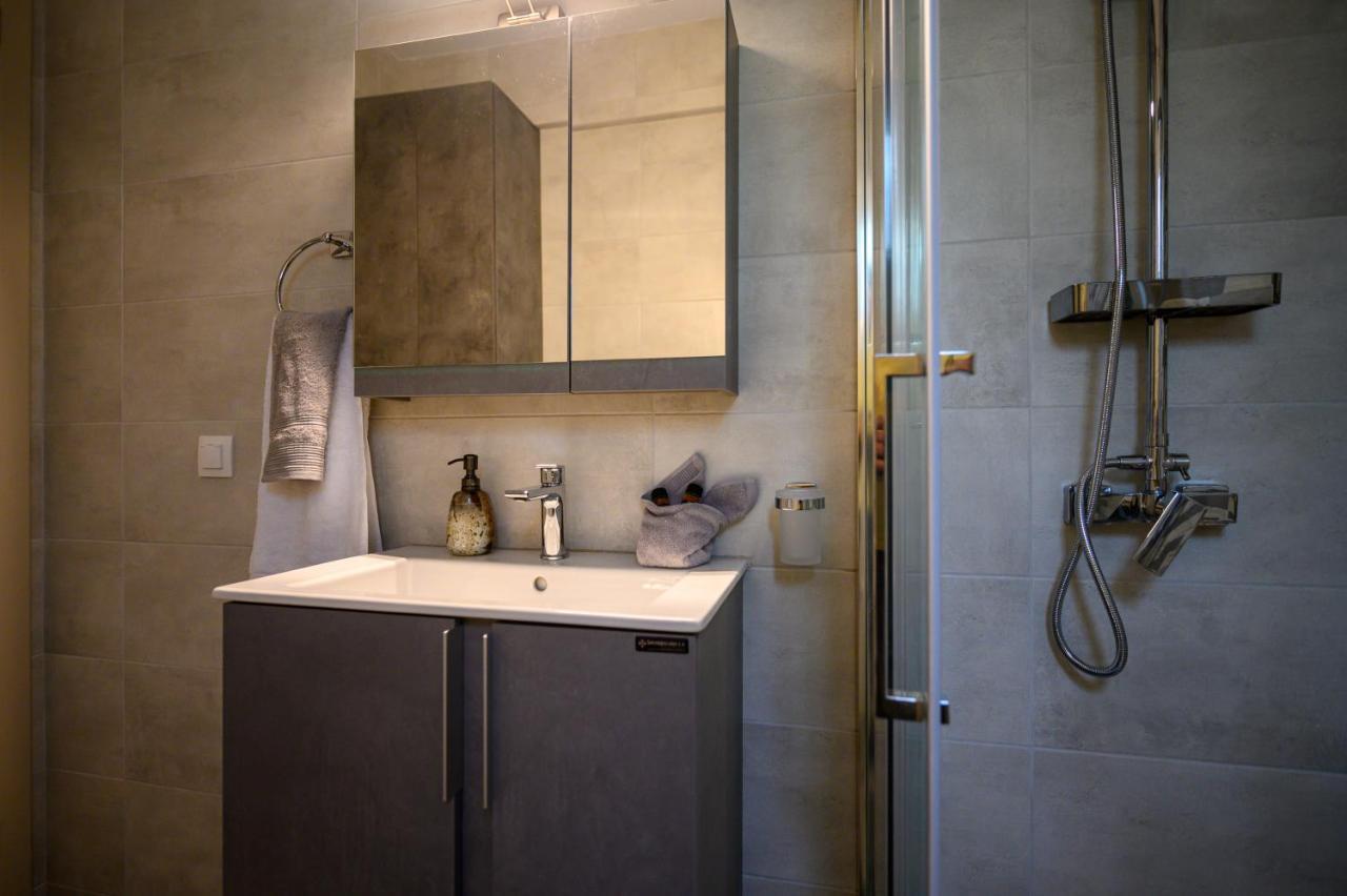 Chic Apartment In Nature, 5-Min Walk To The Beach Kalamata Ngoại thất bức ảnh