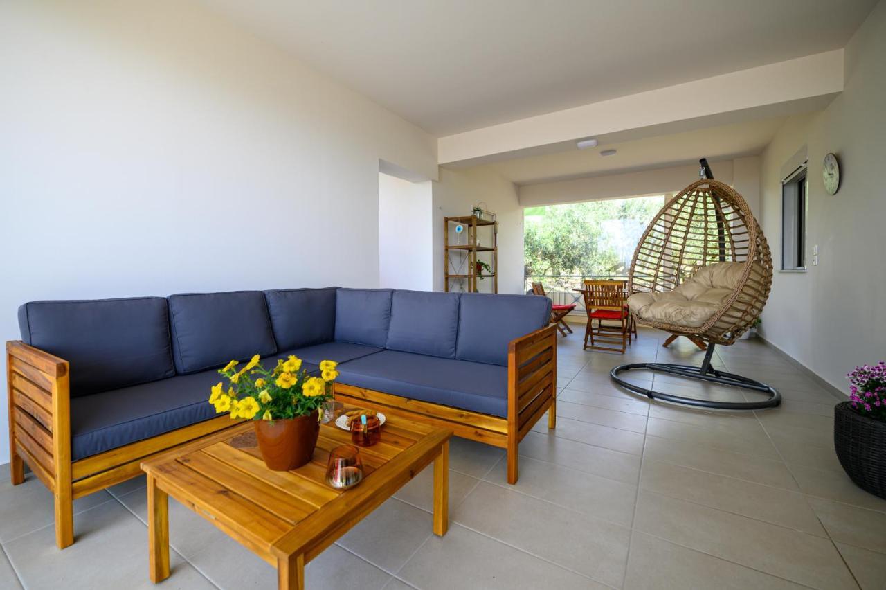 Chic Apartment In Nature, 5-Min Walk To The Beach Kalamata Ngoại thất bức ảnh