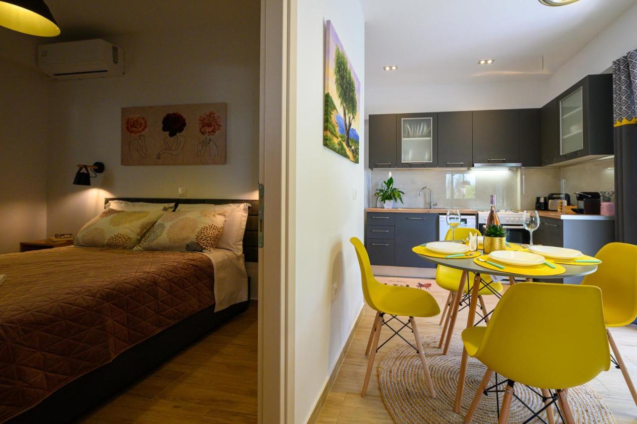 Chic Apartment In Nature, 5-Min Walk To The Beach Kalamata Ngoại thất bức ảnh