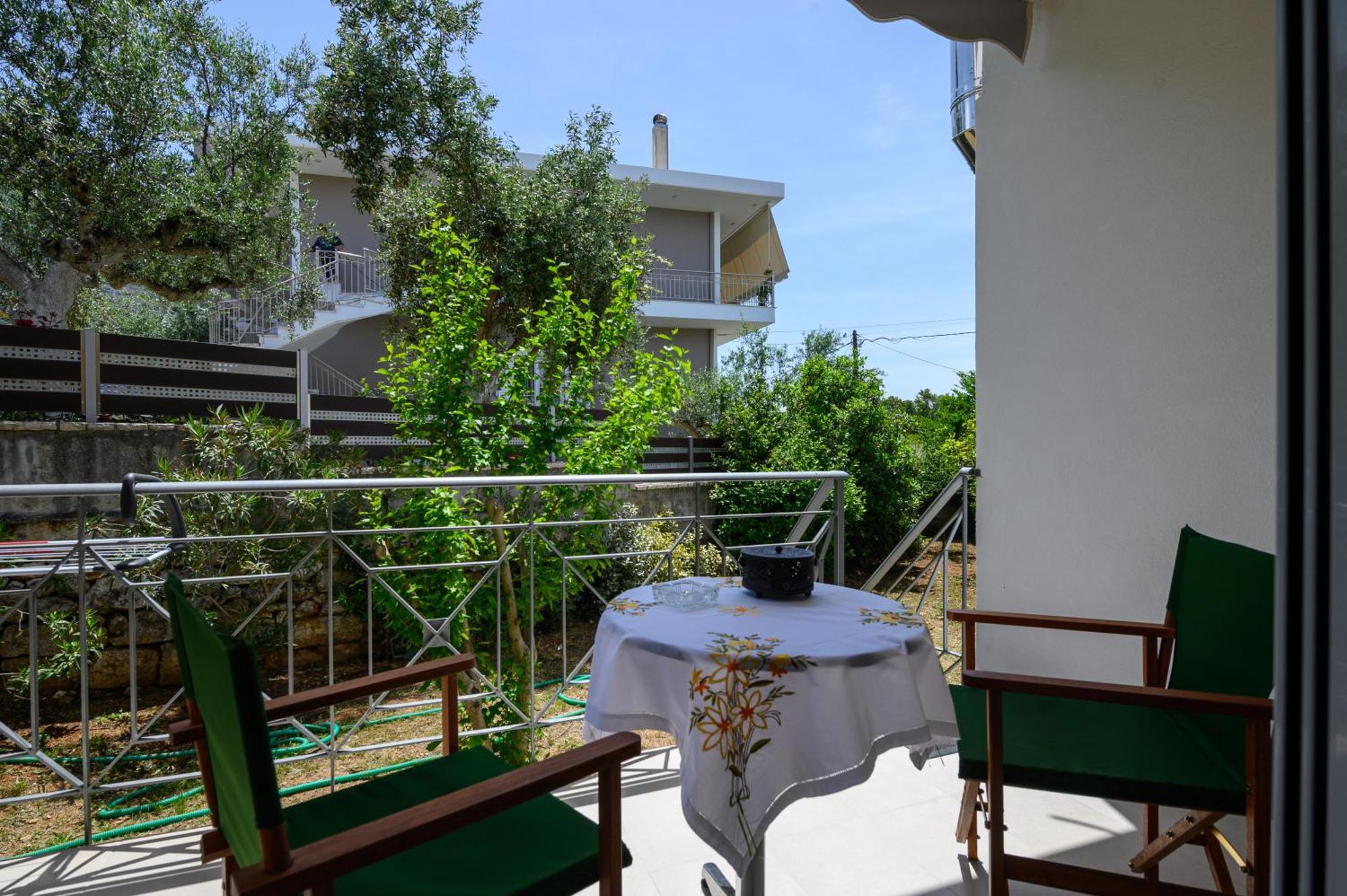 Chic Apartment In Nature, 5-Min Walk To The Beach Kalamata Ngoại thất bức ảnh